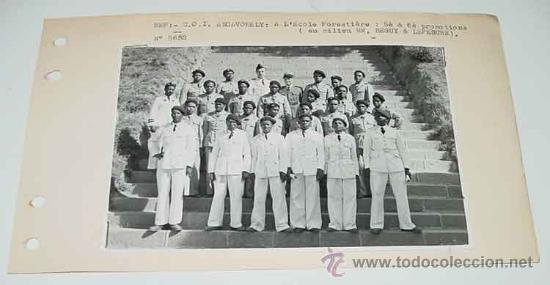 Militaria: ANTIGUA  FOTO  L&acute;ECOLE FORESTIERE D&acute;ANGAVOKELY  - MADAGASCAR - 1950 APROX. - MIDE 18 X 12 CMS.