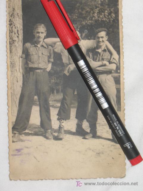Militaria: Foto con tres estudiantes falangistas posibles veteranos de la Divisi&oacute;n Azul. Ver mas fotos.