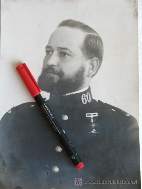 Military Antiques: Foto de un oficial del 60 Regimiento con Cruz Roja al Merito Militar,&eacute;poca 1890-1900. Ver mas fotos