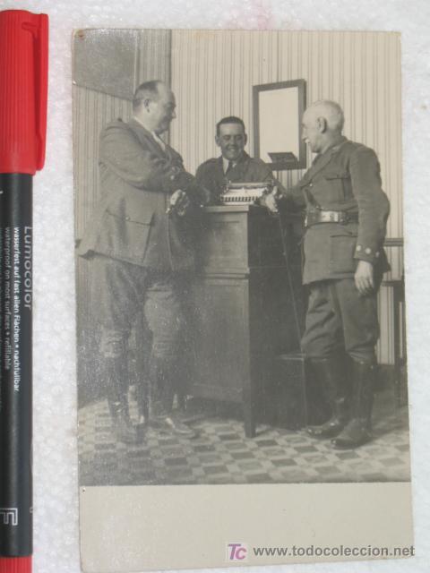 Militaria: Foto de un coronel con dos oficiales, &eacute;poca AF-XIII. Ver mas fotos.