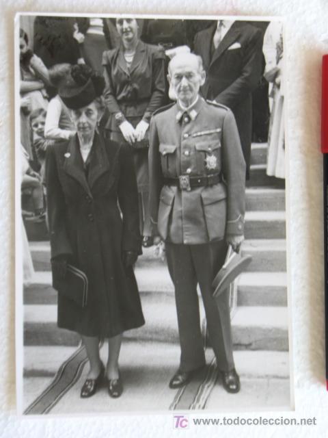 Militaria: Foto de un comandante y su mujer a&ntilde;os 40-50.