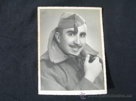 Militaria: FOTO MILITAR CON GORRILLO Y PIPA ( EL MISMO DE LA  FOTO ANTERIOR PERO CON GORRILLO)