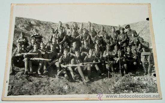 Militaria: ANTIGUA FOTOGRAFIA DE MILITARES ESPA&Ntilde;OLES - REPUBLICA ESPA&Ntilde;OLA - MIDE 18,5 X 13 CMS.