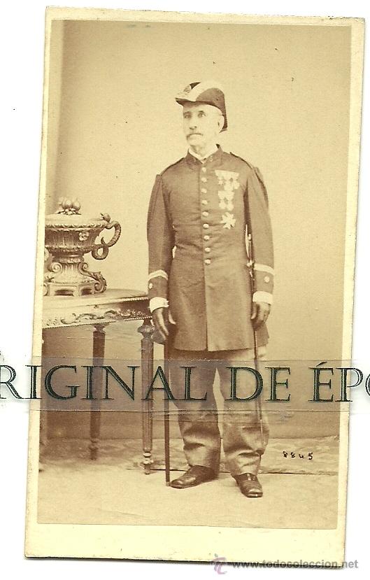 Militaria: (PE-6)FOTOGRAFIA ALBUMINA SIGLO XIX TENIENTE CORONEL CON MEDALLAS