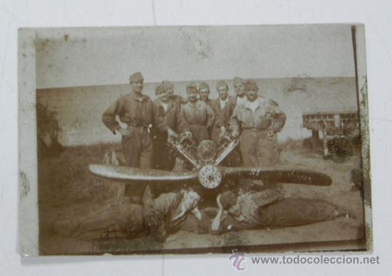 Militaria: ANTIGUA FOTOGRAFIA DE MECANICOS DE AVIACION, MIDE 9 X 6 CMS.