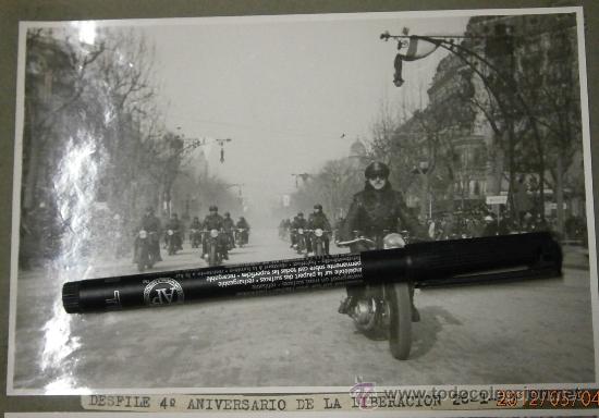 Militaria: Foto de 17.5 x 11.5 cms, de la Policia de tr&aacute;fico, desfile 4&ordm; aniversario de la liberaci&oacute;n, 26.01.43