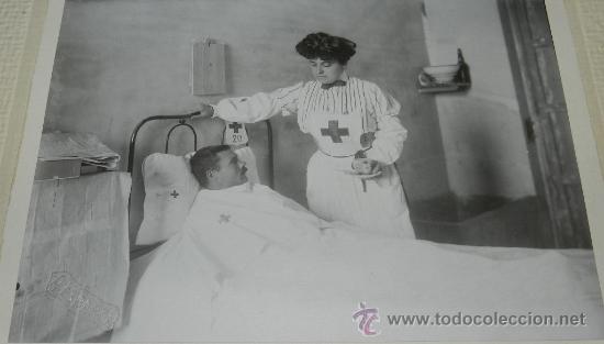 Militaria: ANTIGUA FOTOGRAFIA GUERRA DEL RIF, HOSPITAL DE CABA&Ntilde;AL (CABANYAL), LA ENFERMERA PAQUITA MELGAR JUNTO