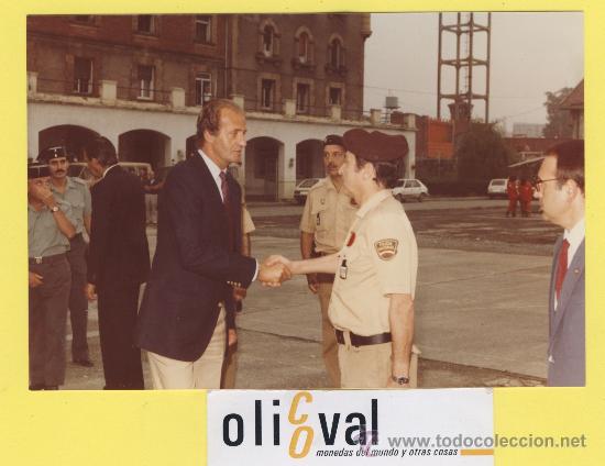 Militaria: Policia Armada- Policia Nacional-Visita del Rey a la Academia el capit&aacute;n Andres Campadepadros