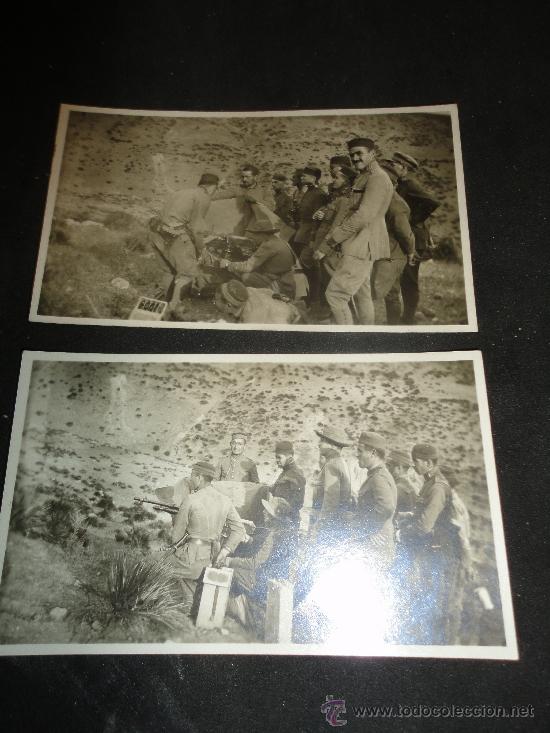 Military Antiques: 2 FOTOGRAFIAS DE SOLDADOS ESPA&Ntilde;OLES CON AMETRALLADORA, OBSERVANDO LOS EFECTOS DEL FUEGO, 1925