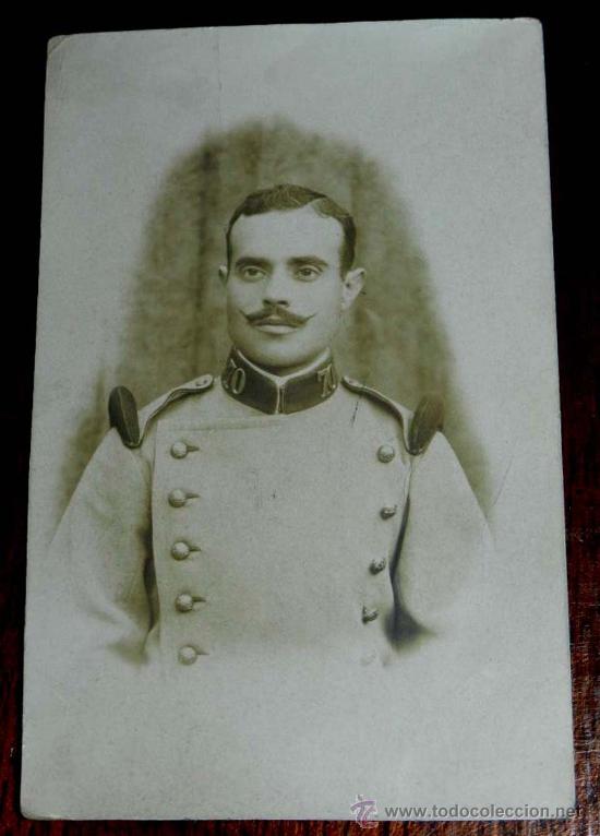 Militaria: ANTIGUA FOTOGRAFIA DE MILITAR ESPA&Ntilde;OL DEL REGIMIENTO NUMERO 70, FOTO PRETUS, MAHON, TAMA&Ntilde;O POSTAL.