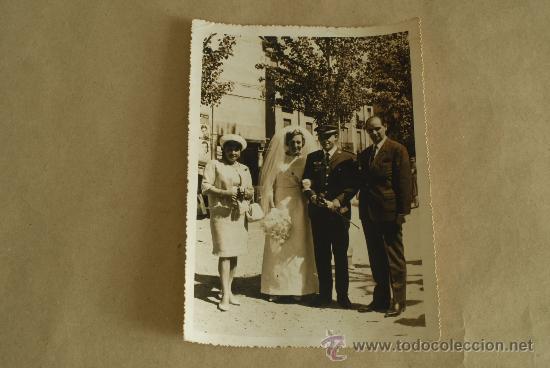 Militaria: Fotograf&iacute;a de la boda de un militar de Aviaci&oacute;n. 1966.