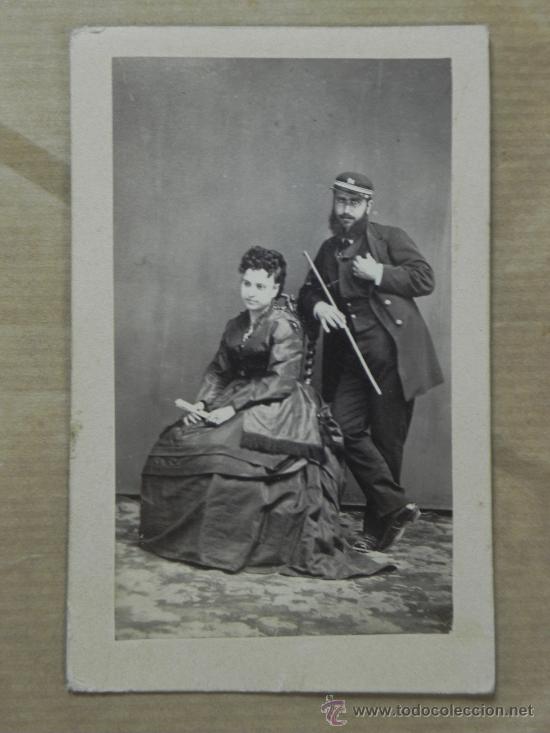Militaria: ANTIGUA FOTOGRAFIA ALBUMINA DE MILITAR DE MARINA CON SU MUJER, NO PONE FOTOGRAFO, MIDE 10,5 X 6,7 CM
