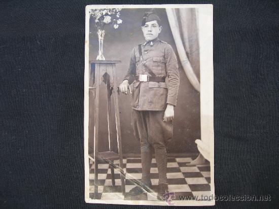 Militaria: FOTOGRAFIA SOLDADO A&Ntilde;OS 30 // MIDE 8,5 X 13 CMS.