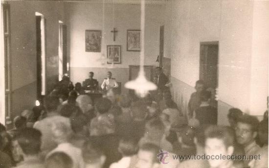 Militaria: REUNI&Oacute;N EN SALA DE LA MARINA ESPA&Ntilde;OLA DE LOS A&Ntilde;OS 40