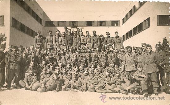 Militaria: SOLDADOS ESPA&Ntilde;OLES DE INFANTERIA EN LOS A&Ntilde;OS 40. MEDIDAS 13,5 X 8,5 CM.