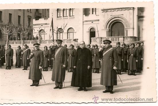 Militaria: FORMACI&Oacute;N DE SOLDADOS ESPA&Ntilde;OLES CON CASCO Z42 EN LOS A&Ntilde;OS 40.