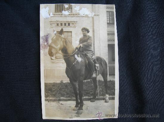 Militaria: FOTOGRAFIA DE MILITAR A CABALLO // MIDE 13 X 8,5 CMS.