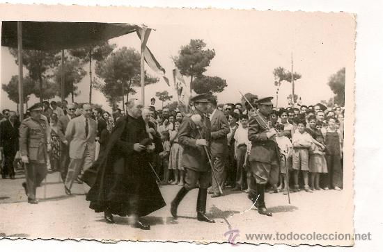 Military Antiques: AUTORIDADES CIVILES Y MILITARES EN LOS A&Ntilde;OS 40. MEDIDAS 13,5 X 8 CM.