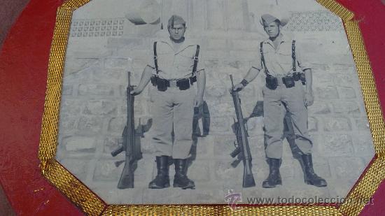 Militaria: FOTOGRAFIA DE SOLDADOS MILITARES EJERCITO CON ARMA 12X10CM