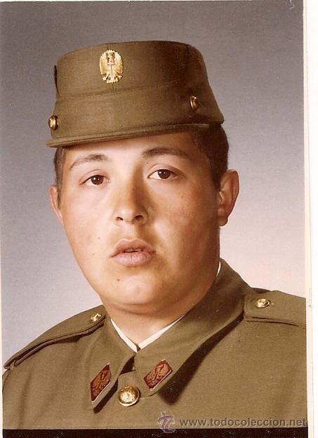 Militaria: SOLDADO ESPA&Ntilde;OL DE INFANTER&Iacute;A, DE LOS A&Ntilde;OS 70. MEDIDAS 6,2 X 9 CM.