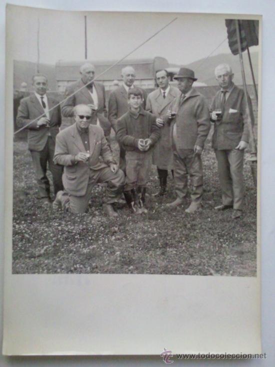 Militaria: EL CAUDILLO DE CACERIA CON SU NIETO FRANCISCO FRANCO, EN ASTURIAS, 8-4-1964