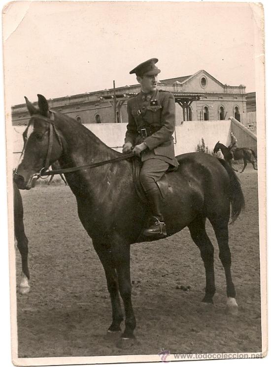 Militaria: ALF&Eacute;REZ ESPA&Ntilde;OL DE CABALLER&Iacute;A EN EL A&Ntilde;O 1941 SEG&Uacute;N PONE EN LA FOTO. MEDIDAS 8,5 X 11,5 CM.