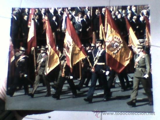 Militaria: Fotografia particular PRINCIPE ASTURIAS FELIPE desfile militar bandera Espa&ntilde;a