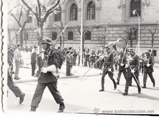 Militaria: Foto desfile militar, a&ntilde;os 50