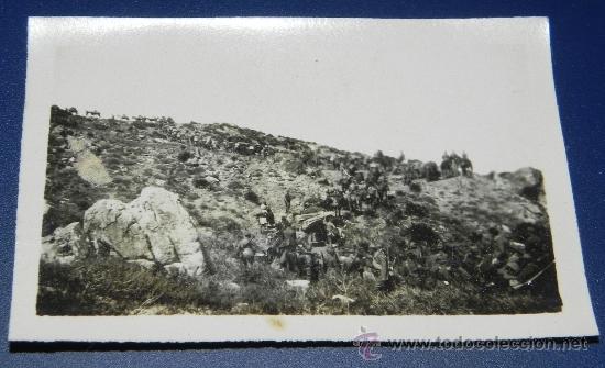 Militaria: ANTIGUA FOTOGRAFIA D EOFENSIVA DE LA LEGION SUBIENDO RISCOS CON CABALLERIAS, GUERRA DEL RIF, 1925 CA