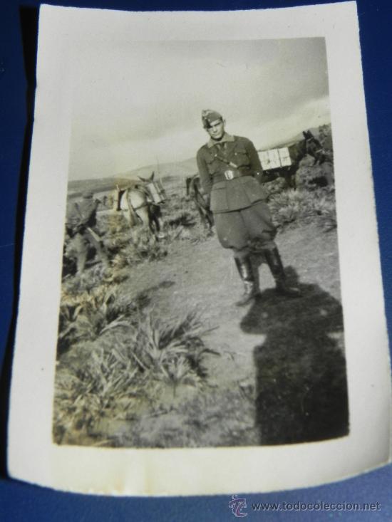 Military Antiques: ANTIGUA FOTOGRAFIA DE OFICIAL LEGIONARIO JUNTO CON INDIGENA MARROQUI, GUERRA DEL RIF, 1925