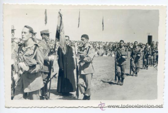 Militaria: Jura de bandera de alf&eacute;reces de complemento. Sin referencia de fot&oacute;grafo ni lugar, a&ntilde;os 50