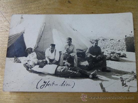 Militaria: GRUPO DE OFICIALES DEL EJERCITO ESPA&Ntilde;OL DESCANSANDO EN CAMPAMENTO DE IFRIT-AISA, CONFLICTO MARRUECOS