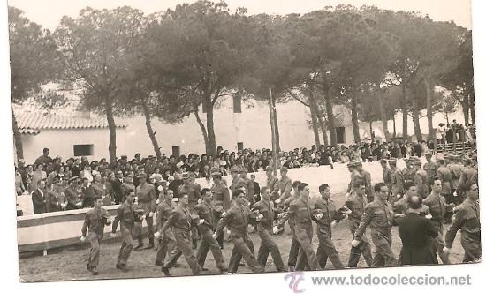 Militaria: SOLDADOS DEL EJ&Eacute;RCITO ESPA&Ntilde;OL EN DESFILE A&Ntilde;OS 60