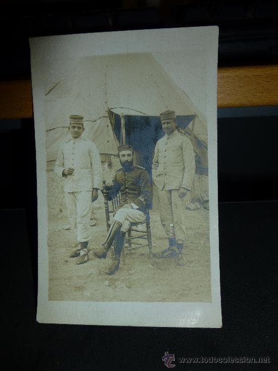 Militaria: ANTIGUA FOTOGRAFIA DE CAPITAN Y SOLDADOS ESPA&Ntilde;OLES EN CUBA?..MARRUECOS? EN CARTA POSTAL DE 14 X 9 CM