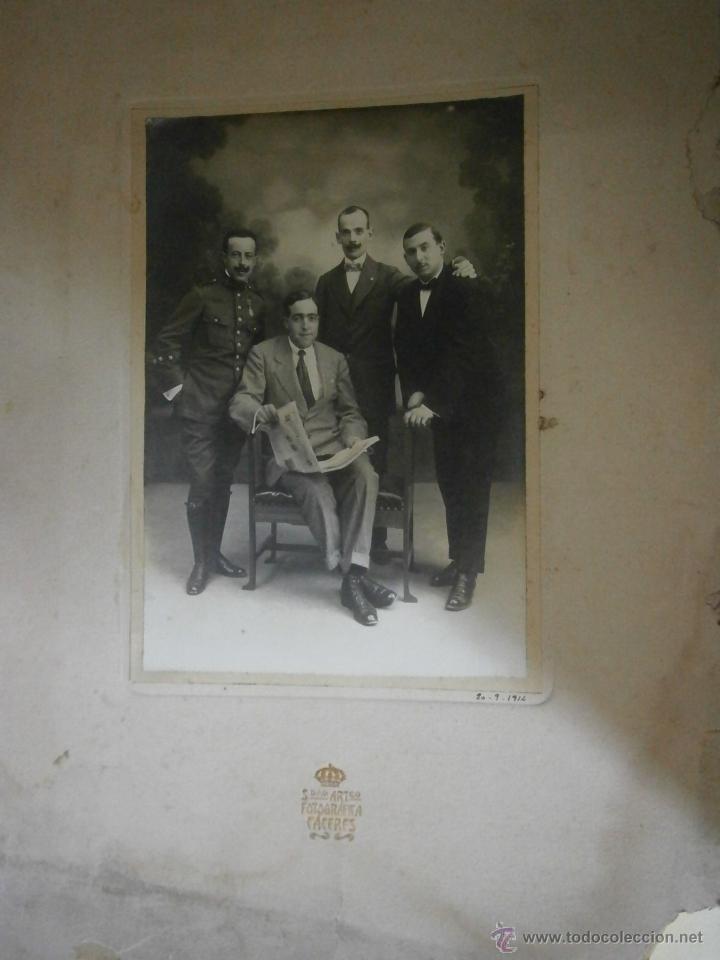 Militaria: Fotograf&iacute;a de 24x34cm, de un capit&aacute;n de infanter&iacute;a con medalla de marruecos, 20 - 9 - 1914.