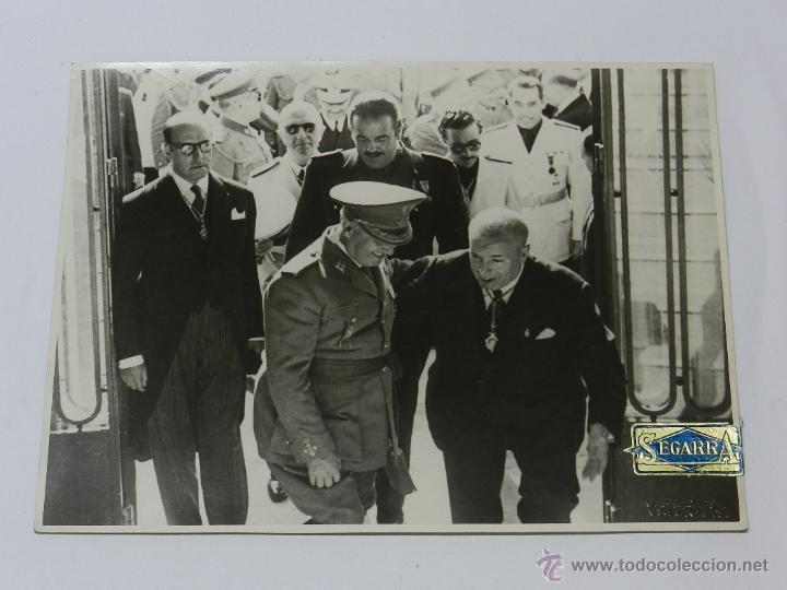 Militaria: ANTIGUA FOTOGRAFIA DEL CAUDILLO FRANCISCO FRANCO, INAGURACION EN FERROL DE UN AMBULATORIO, 15 DE SEP