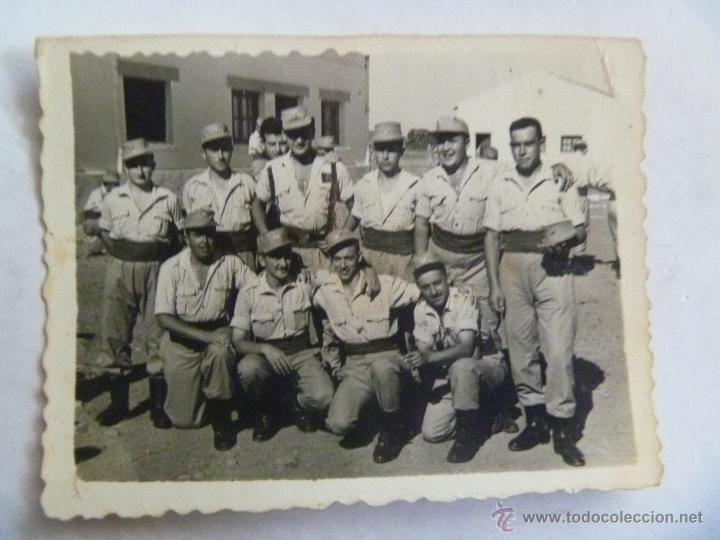 Militaria: FOTO DE MILITARES DE REGULARES EN CUARTEL , CAMPAMENTO FACINAS ,1960
