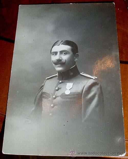 Military Antiques: ANTIGUA FOTO POSTAL DE OFICIAL ESPA&Ntilde;OL EN UNIFORME MILITAR - ESCRITA - DEDICADA A SUS HERMNOA EN CAR