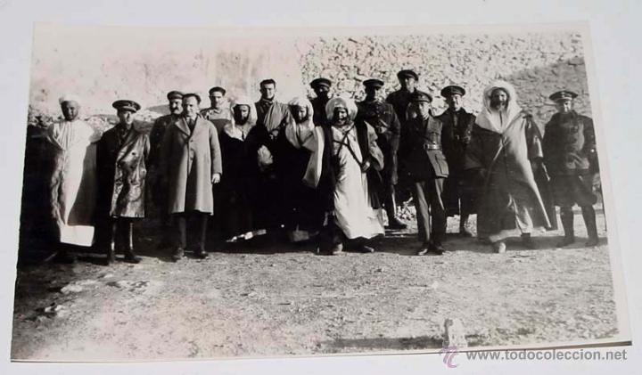 Military Antiques: ANTIGUA FOTO POSTAL DE OFICIALES Y COMISARIOS ESPA&Ntilde;OLES EN LOS ALTOS DEL RIF JUNTO CON JEFES DE CABI