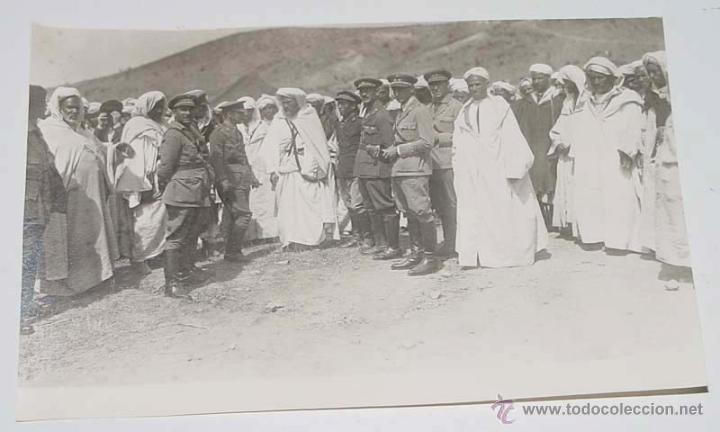 Military Antiques: ANTIGUA FOTO POSTAL DE OFICIALES ESPA&Ntilde;OLES JUNTO CON JEFES DE CABILAS MARROQUIES - MARRUECOS  1910 A