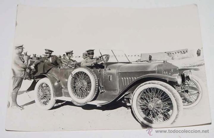 Militaria: ANTIGUA FOTO ORIGINAL  DE LA CAMPA&Ntilde;A DEL RIF - CORONEL ESPA&Ntilde;OL EN LIMUSINA DESPIDIENDOSE DE OFICIAL