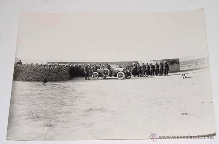 Militaria: ANTIGUA FOTO ORIGINAL DE LA CAMPA&Ntilde;A DEL RIF - CORONEL ESPA&Ntilde;OL EN COCHE MODELO TORPEDO DESPIDIENDOSE