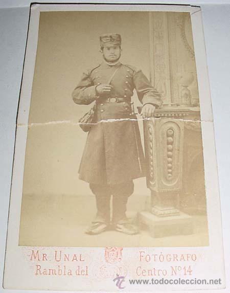 Militaria: ANTIGUA FOTOGRAFIA ORIGINAL DE GABINETE DE MILITAR ESPA&Ntilde;OL SIGLO XIX .MR. UNAL FOTOGRAFO RAMBLA DEL