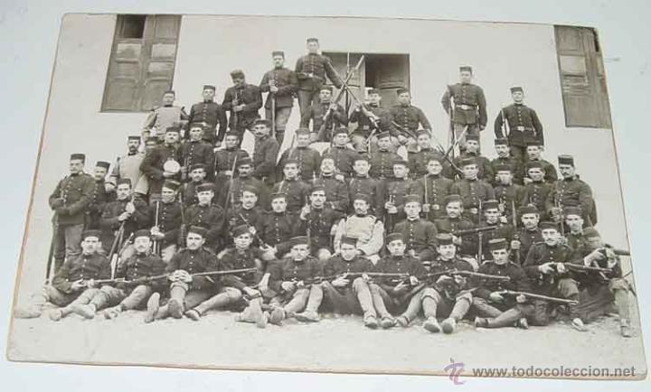 Military Antiques: ANTIGUA FOTOGRAFIA DE MILITARES ESPA&Ntilde;OLES - EN LA PARTE POSTERIOR PONE DICIEMBRE 1917 - MIDE 17 X 11