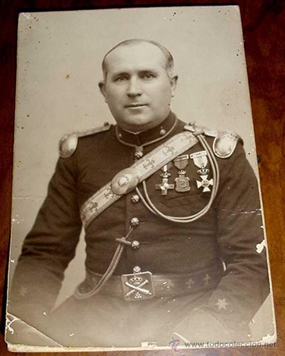 Military Antiques: ANTIGUA FOTO DE OFICIAL ESPA&Ntilde;OL CON UNFIROEMDE GALA CON SUS MEDALLAS Y CONDECORACIONES - ESCRITA EN