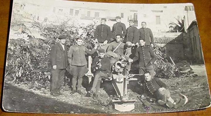 Military Antiques: ANTIGUA FOTO POSTAL DE MILITARES ESPA&Ntilde;OL POSANDO CON SU UNIFORME Y UN CA&Ntilde;ON - SIN CIRCULAR