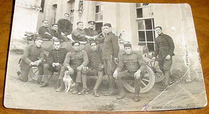 Military Antiques: ANTIGUA FOTO POSTAL DE MILITARES ESPA&Ntilde;OL POSANDO CON SU UNIFORME Y UN COCHE - SIN CIRCULAR