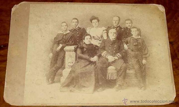 Militaria: ANTIGUA FOTOGRAFIA ALBUMINA DE UN ALMIRANTE DE LA ARMADA ESPA&Ntilde;OLA, JUNTO CON SU ESPOSA E HIJOS, TODO