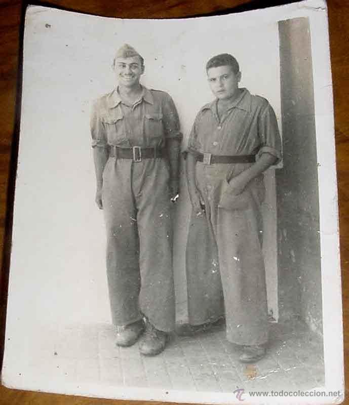 Military Antiques: ANTIGUA FOTOGRAFIA DE MILITARES - RECIEN TERMINADA LA GUERRA CIVIL - MIDE 9 X 7 CMS.