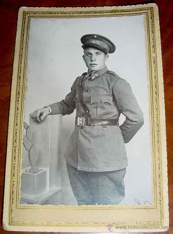 Military Antiques: ANTIGUA FOTOGRAFIA DE MILITAR ESPA&Ntilde;OL DURANTE LA REPUBLICA - MIDE 15,8 X 10,2 CMS. - TAL COMO SE VE